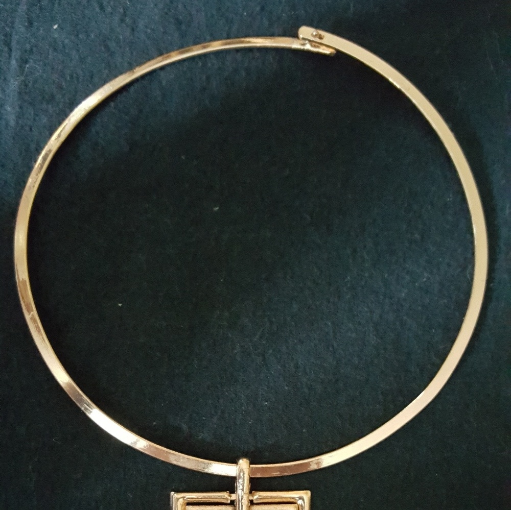 Choker - Picture 4 of 4